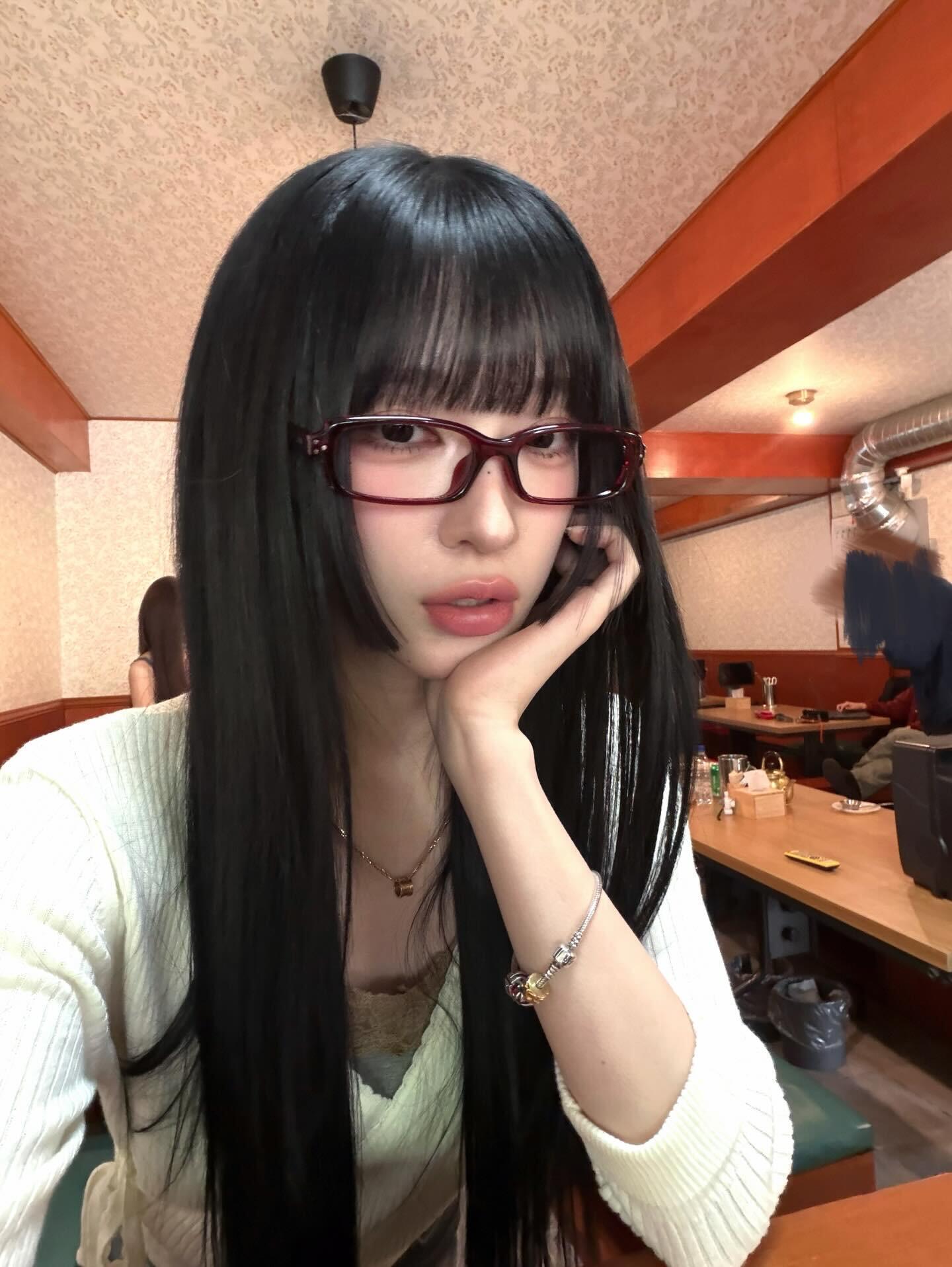 黑发X齐刘海X方框眼镜，一键满足！ 