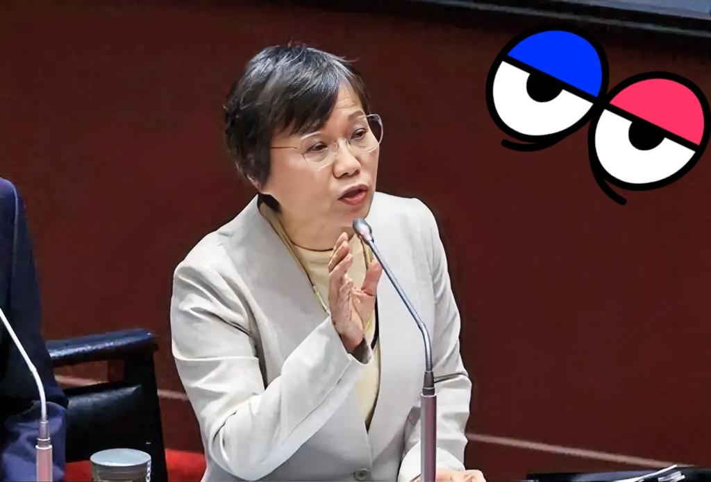 看着刘世芳现在这副嘴脸，真不敢信这是同一个人。

67岁的人了，坐在内务主管的位