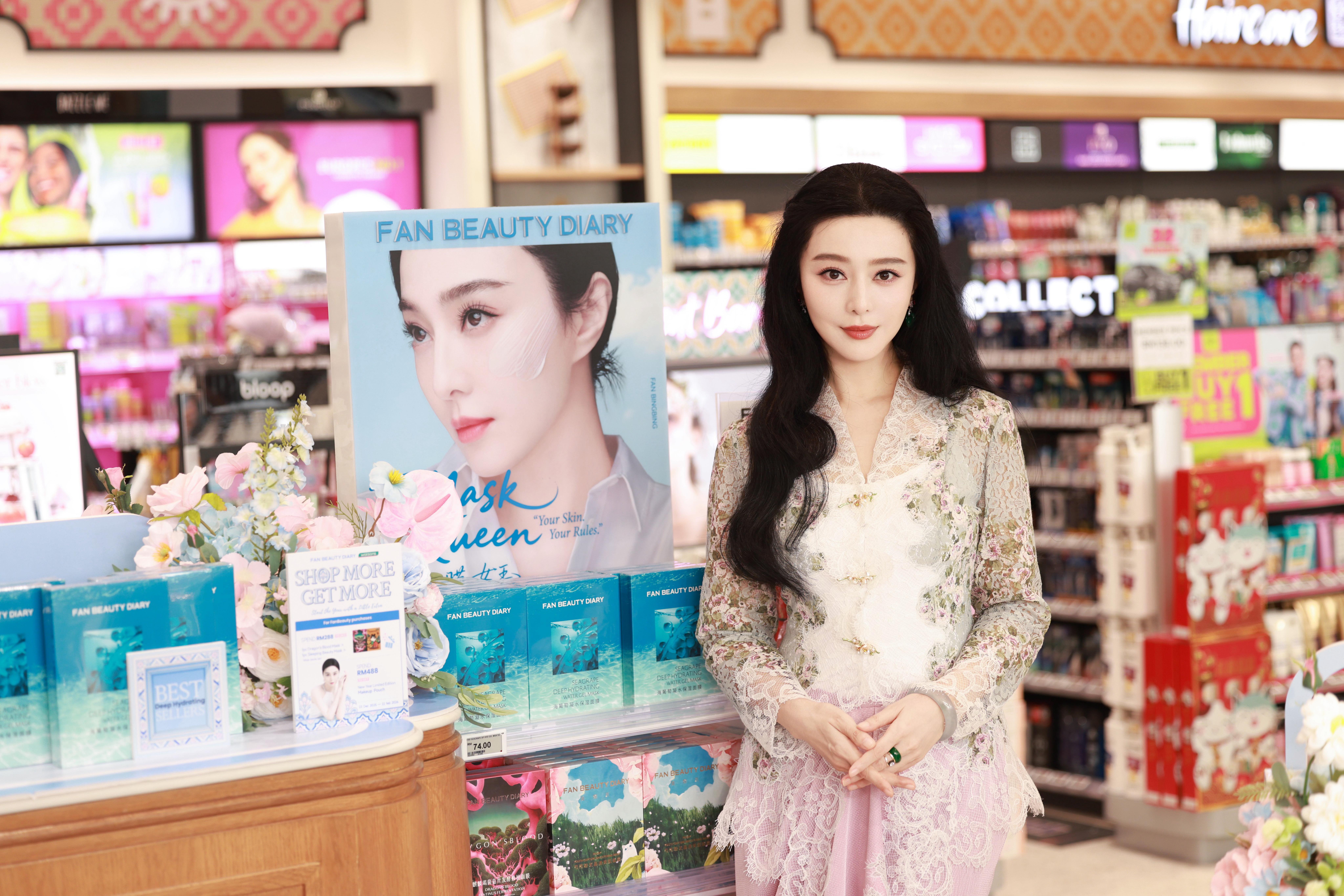 新的一年悄然来临，冰冰翩然而至槟城Watsons屈臣氏店铺 Fan Beauty