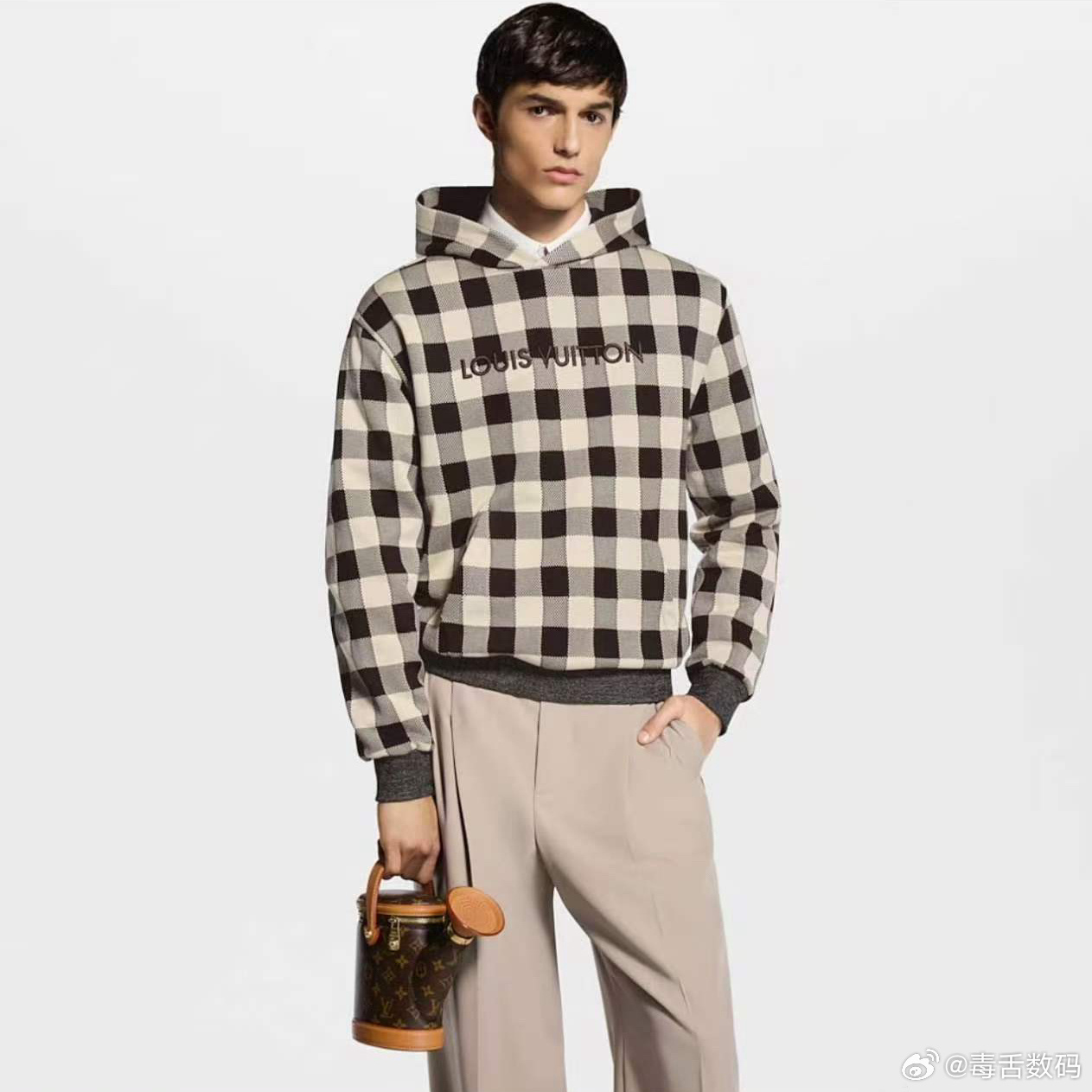 LV新款喷壶手袋售36000元好家伙，这…好看吗