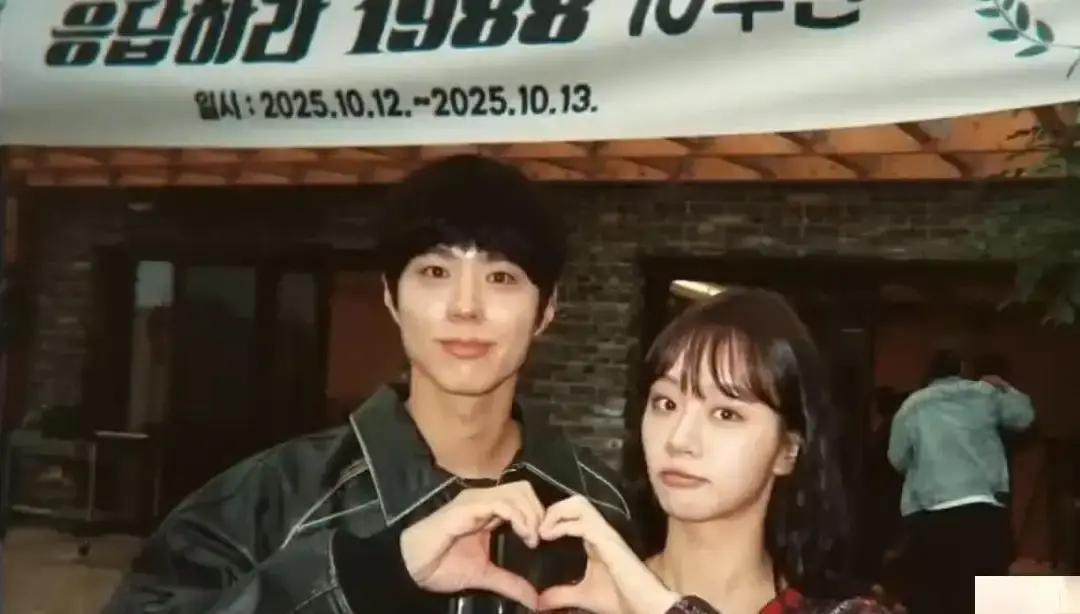 身体比人更念旧。十年了，李惠利一笑，还是瞬间变回德善。
 
你以为演员杀青就走出