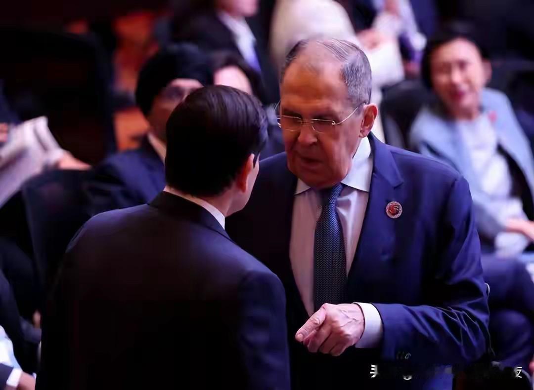 俄乌和谈陷僵局！俄罗斯外长亲口承认：美国在帮忙，欧洲在拆台！