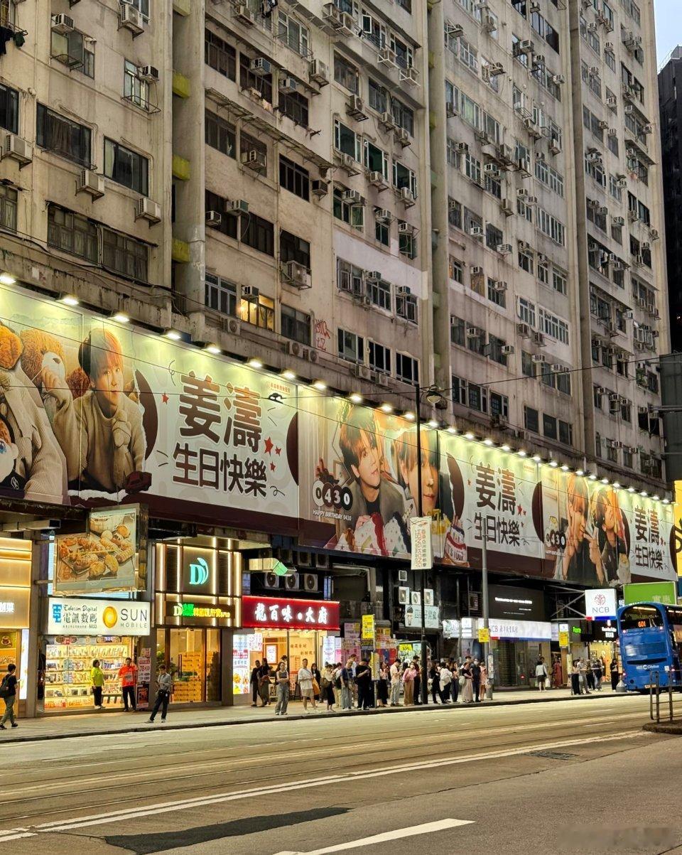 怎么说呢，看姜涛的长相我以为会是顶级实力派。稍微看看他的业务能力，我以为会是顶级