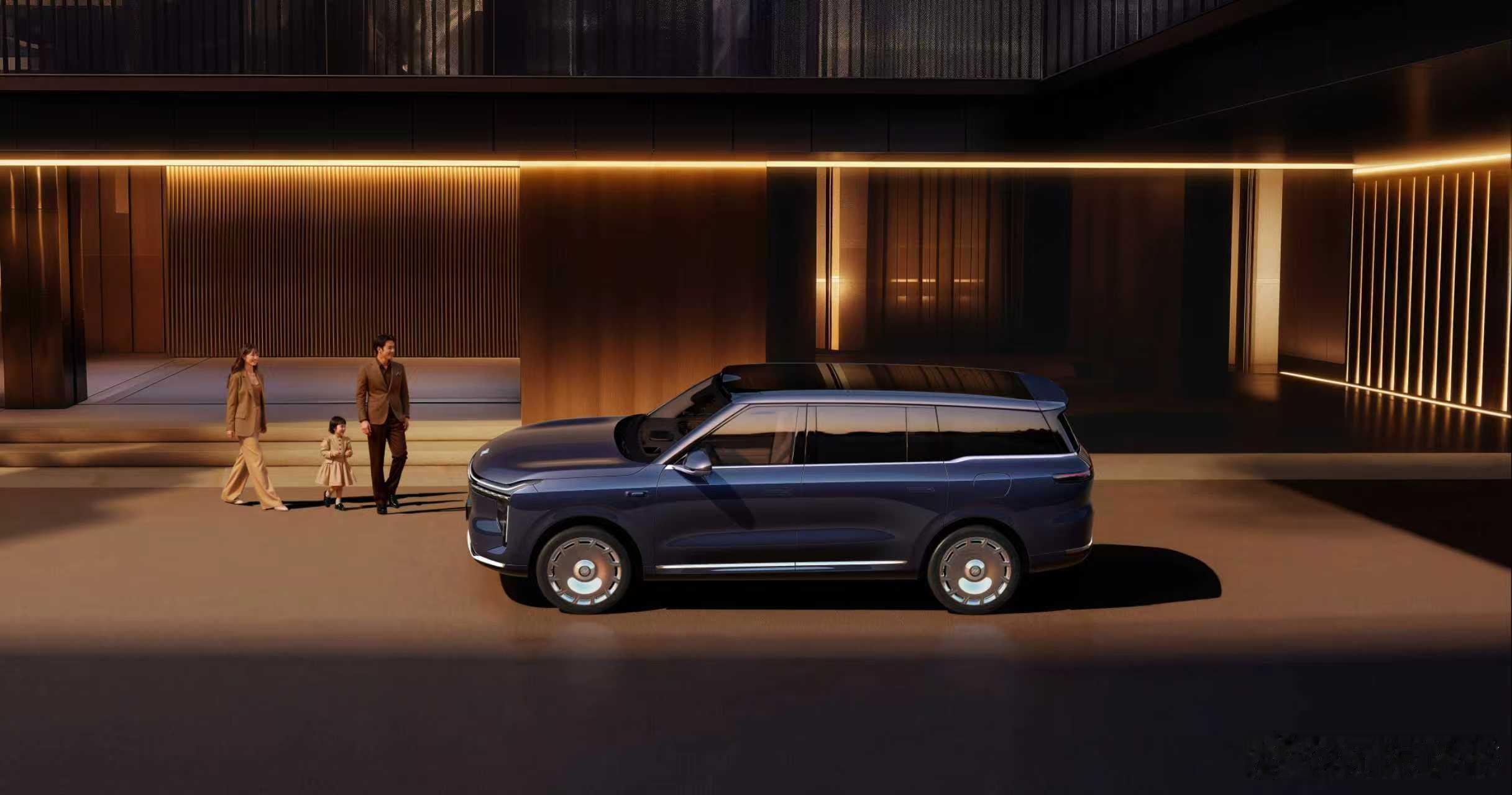 11月4日，上汽旗舰·智己LS9开启预售，推出52 Ultra和66 Ultra