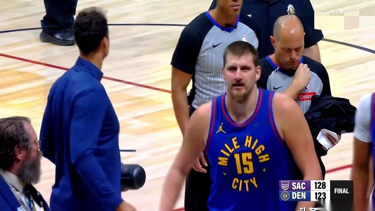 约老师但凡在场下喘口气，这球就没法看了。
真的，就这么夸张。
今天但凡看过掘金打