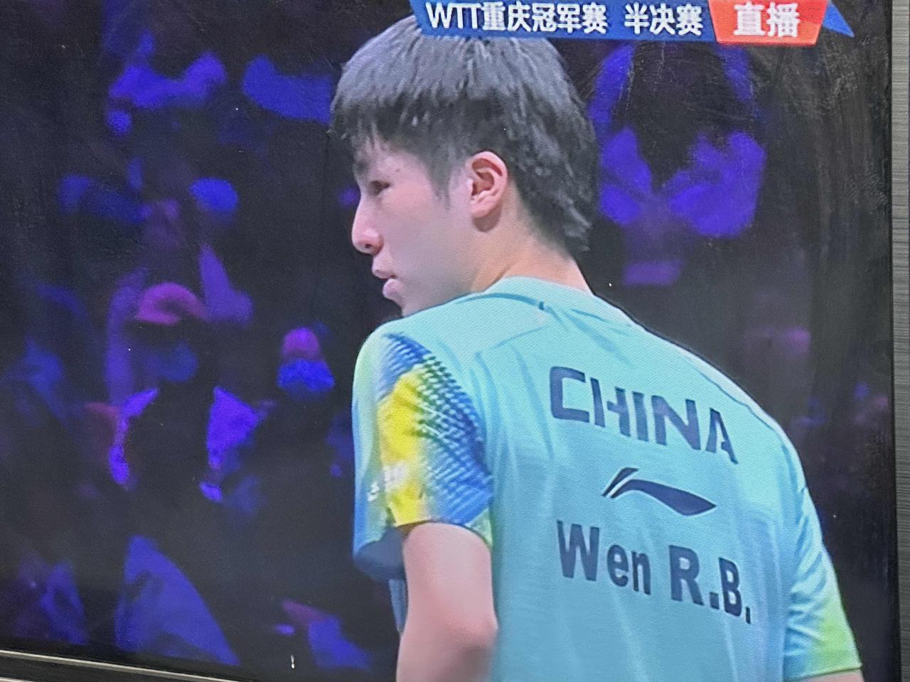 家有90高龄的老者也爱看乒乓球赛。

2026年W TT重庆冠军赛半决赛的那一天