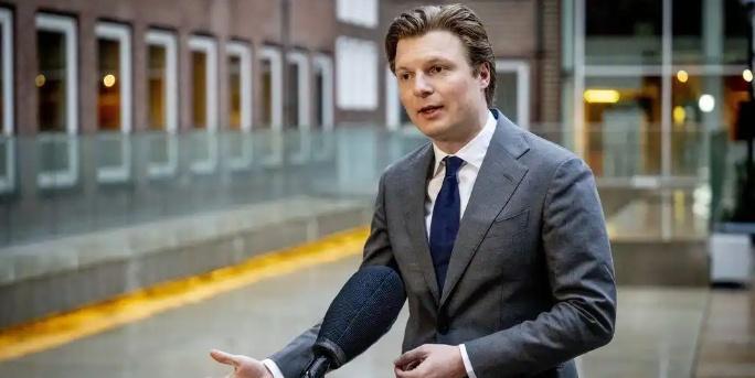 【荷兰派军事人员参与格陵兰岛联合勘察】荷兰国防大臣布雷克尔曼斯15日在社交媒体发