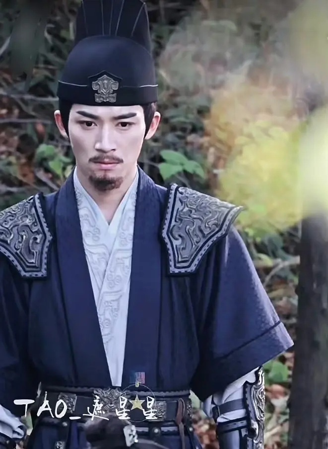 王星越这个造型，老爷爷即视感。 ​​​