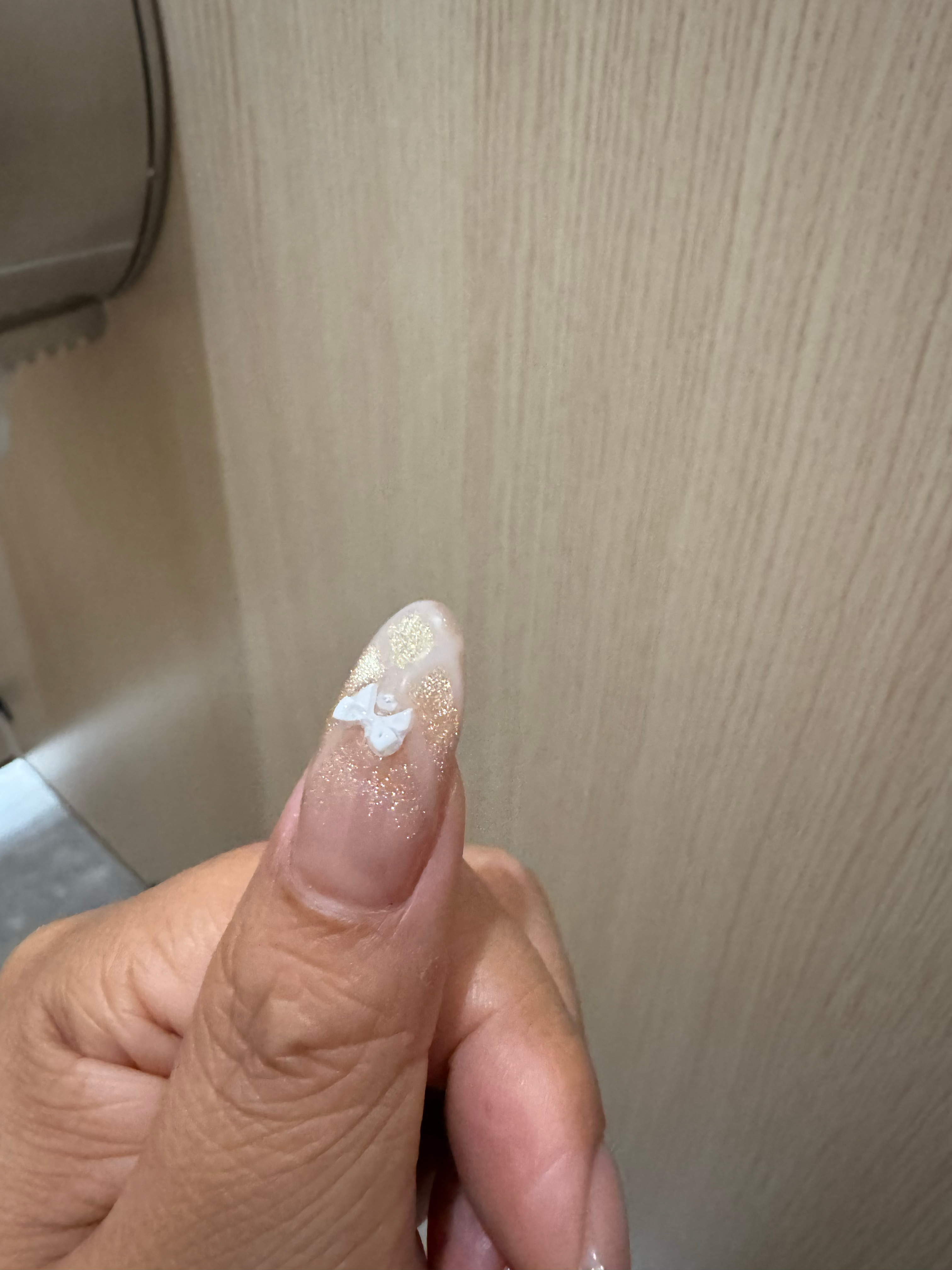 在厕所欣赏起我的发财甲 
