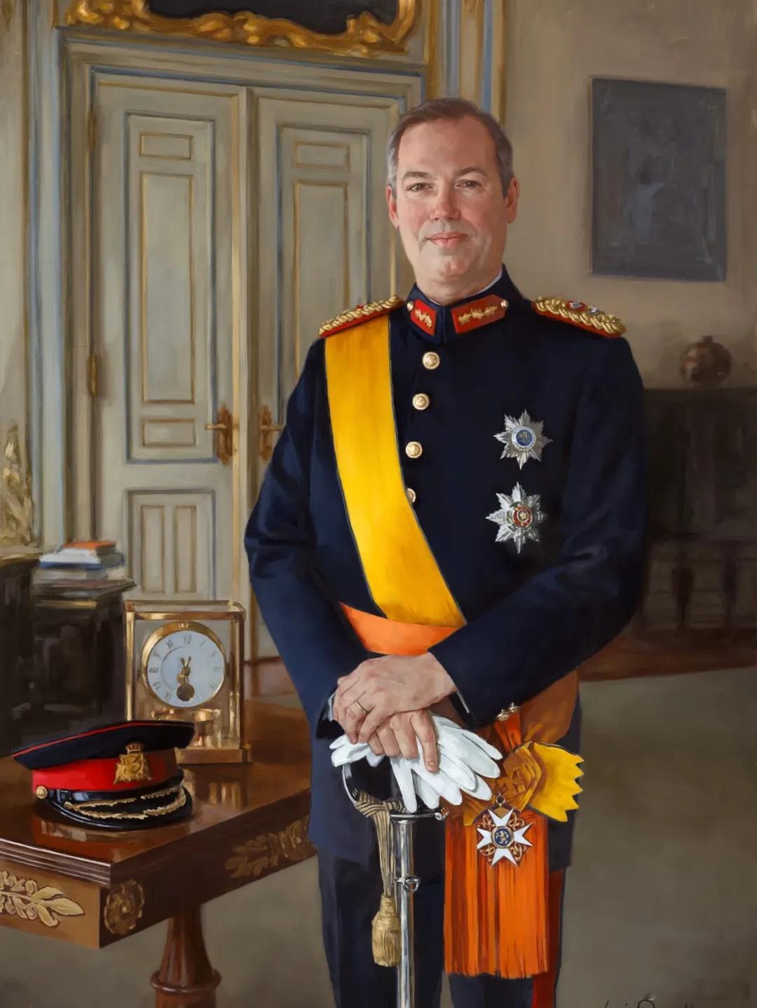 卢森堡王室 🇱🇺10月2日，王室公布新大公夫妇三幅肖像画，第三幅人都变异啦[