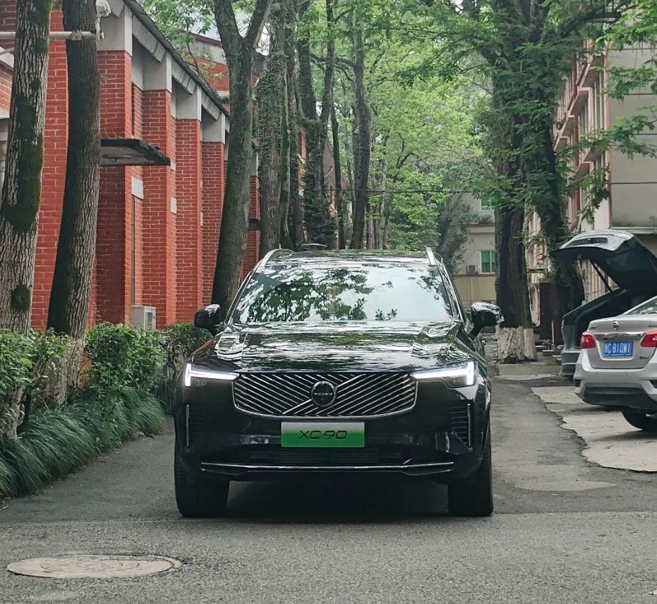 如果你需要一辆顾家有品位的豪华SUV，沃尔沃全新XC90值得好好看看。
静态体验