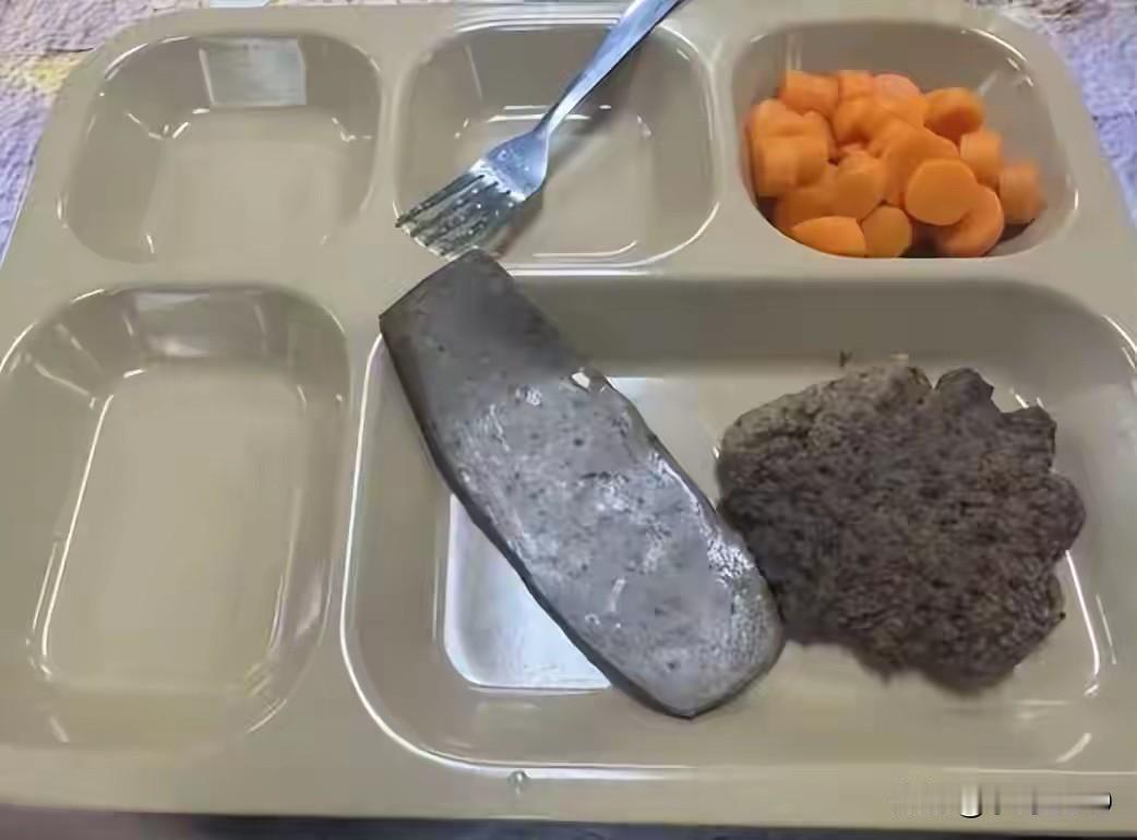 惊！美军士兵饿着肚子打伊朗？
 ·
当“林肯”号航母和“的黎波里”号两栖攻击舰在