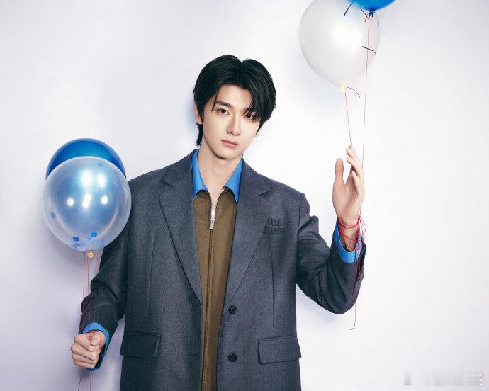 #林一梁代文限定皮肤#林一梁代文限定皮肤，蓝色气球大片好有深意#林一蓝色气球pl