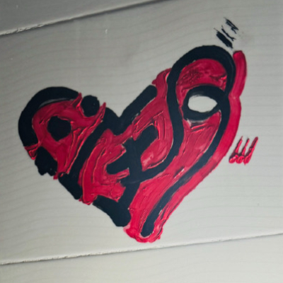 红色爱心logo是宝宝自己设计的“爱”字 ♡ 
