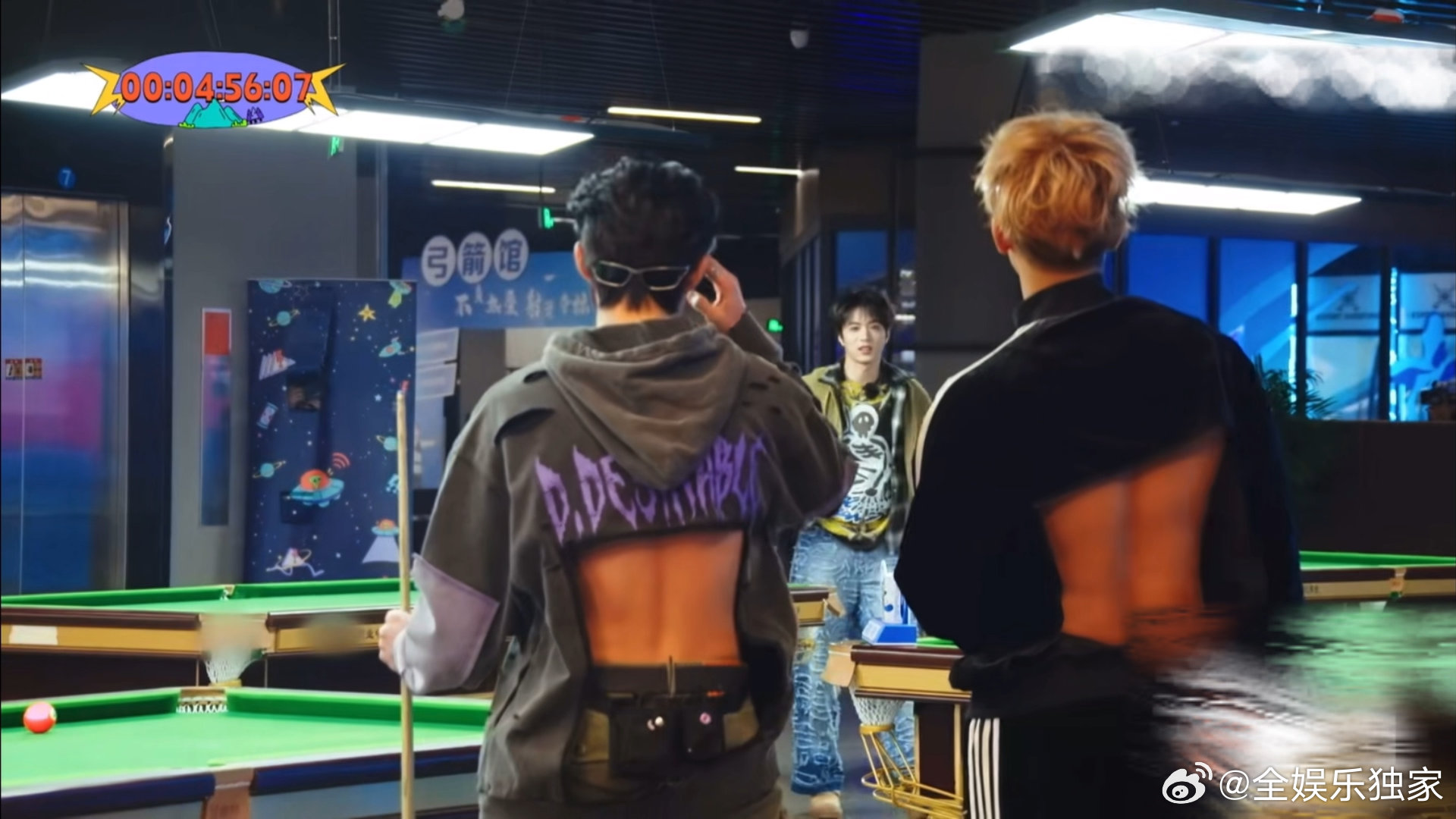 刘耀文 你很痒吗身上 这一段笑到捶桌！王鹤棣黄子韬躲躲藏藏的样子超滑稽，刘耀文的