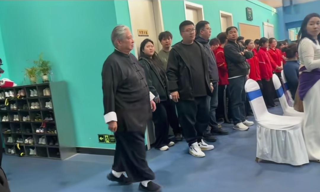 不得不说洪金宝对陕西情有独钟，这两年频繁受邀到陕西出行，主要是因为武术的缘故，洪