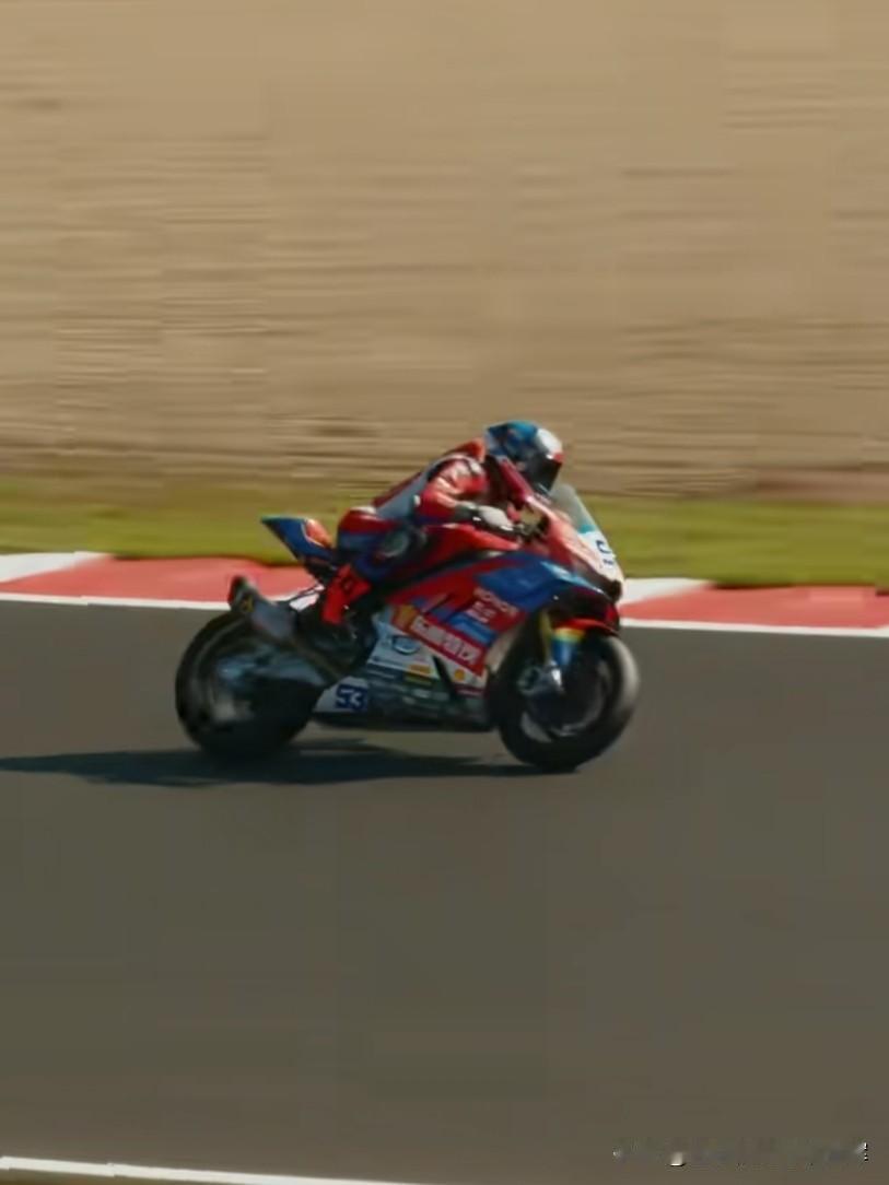 重磅喜讯传来！WSBK捷克站第一回合正赛，张雪机车强势登顶拿下冠军，喜迎今年赛事