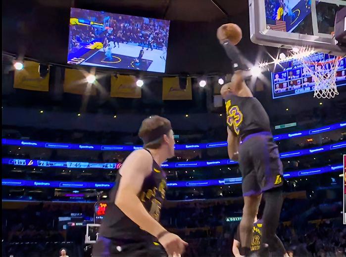 湖人收官战三喜临门，东、詹创多项纪录！
今日湖人在主场三节打花比赛轻取骑士，同样