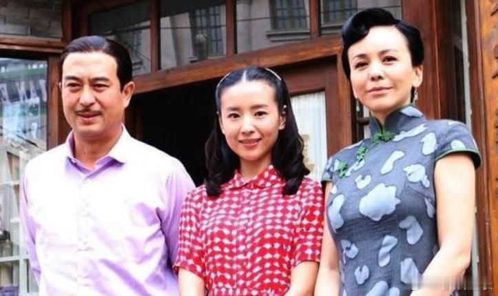 从目前曝光的《花开如梦》的剧情呈现和造型风采看，董洁也很好地完成了任务，和剧中的