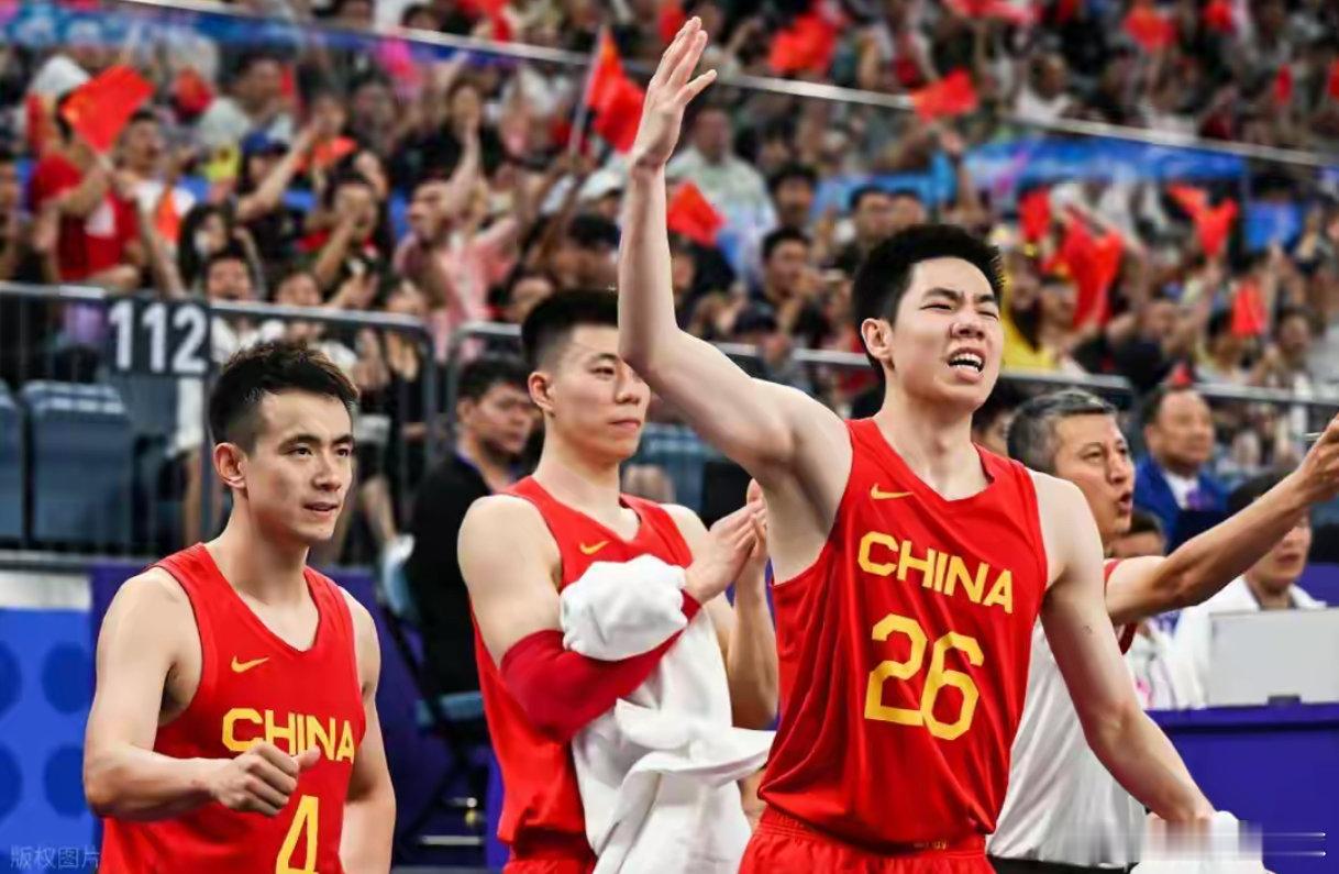 喜忧参半！男篮小组三战狂揽大胜，锋线伤病危机成最大隐患亚运男篮小组赛全部收官，中