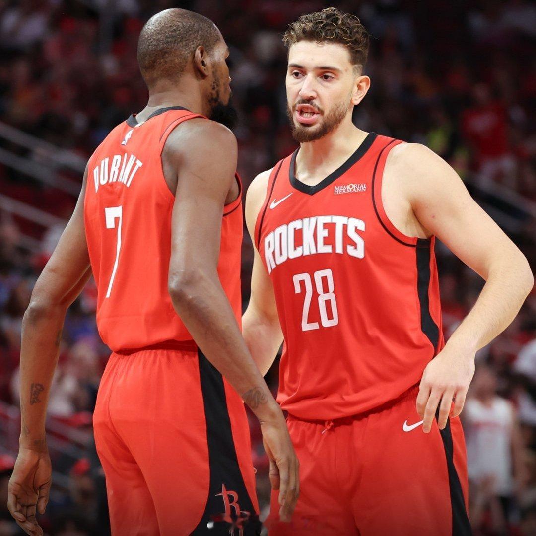 据统计，申京和杜兰特同场得到至少30分5篮板5助攻，火箭队史第五对。