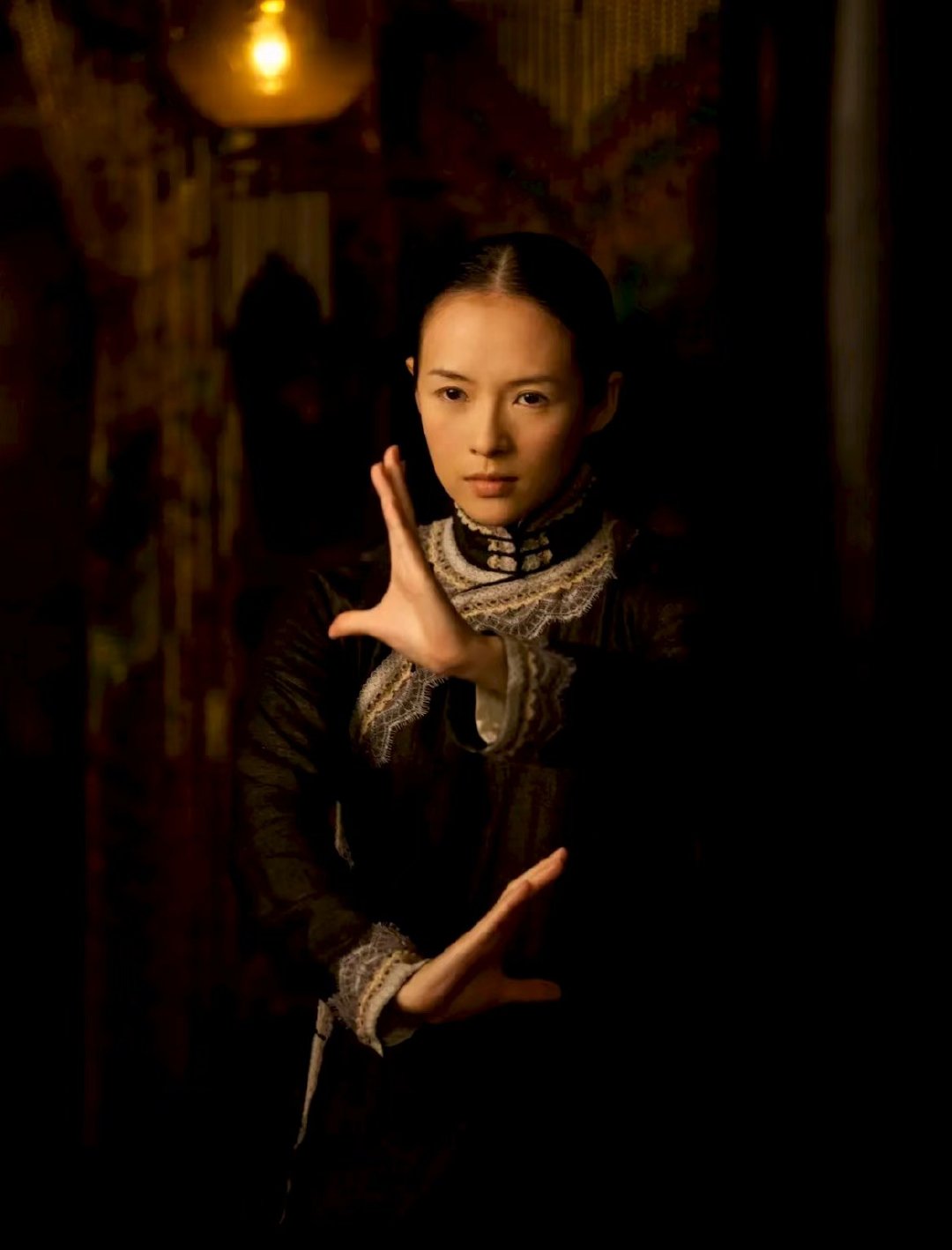 章子怡硬闯天家谁懂这种震撼！章子怡硬闯天家，不被定义不设限，在影坛里自由驰骋，每