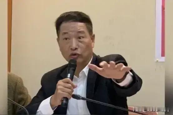 5月26日，台湾原空军副司令，退役中将张延廷说：美国都闪了，德国五名跨党派议员还