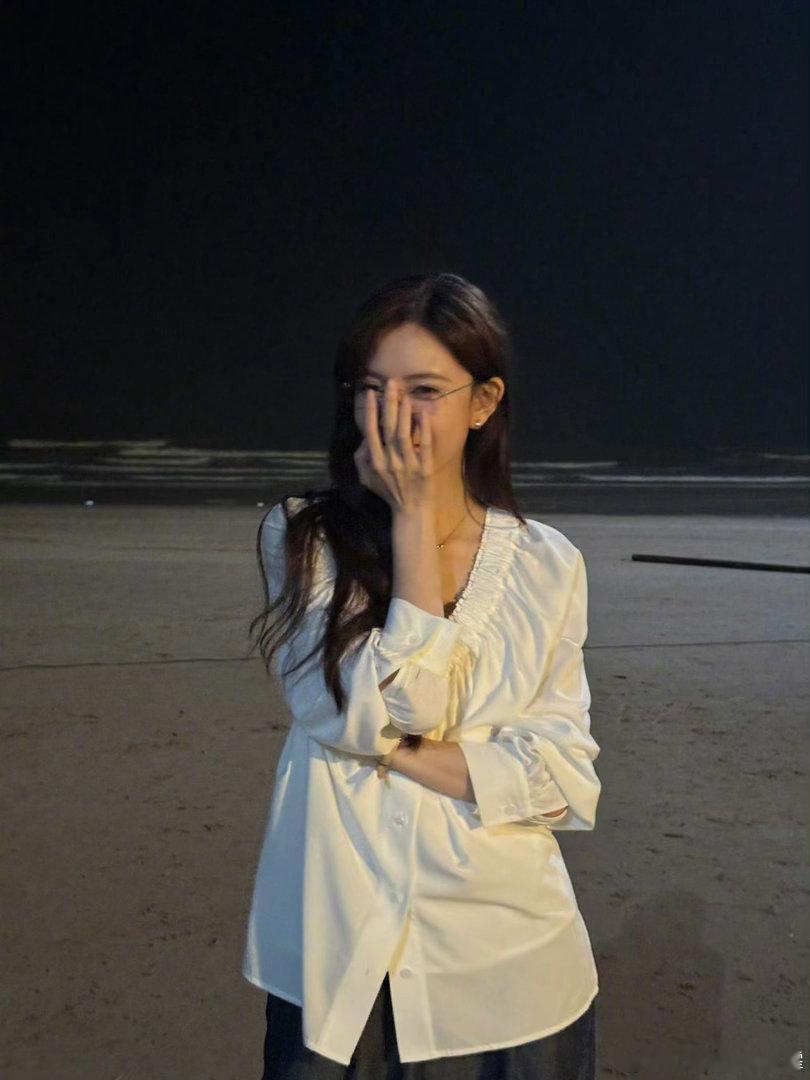 宋妍霏真名梅倩仪 演员宋妍霏在新剧杀青分享中谈及个人本名梅倩仪，大众熟知的宋妍霏