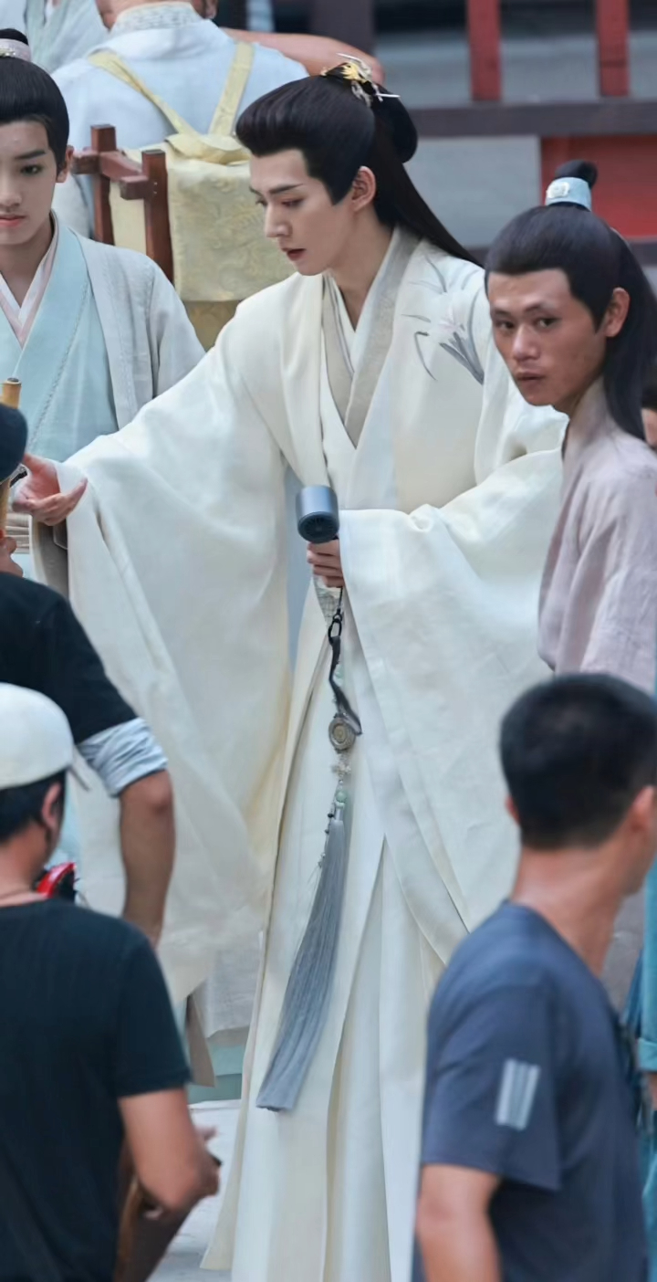 这张邓为我第一次见 是穿白衣的茶二公子 吗的 云秀行欠我们的拿什么还 ​​​