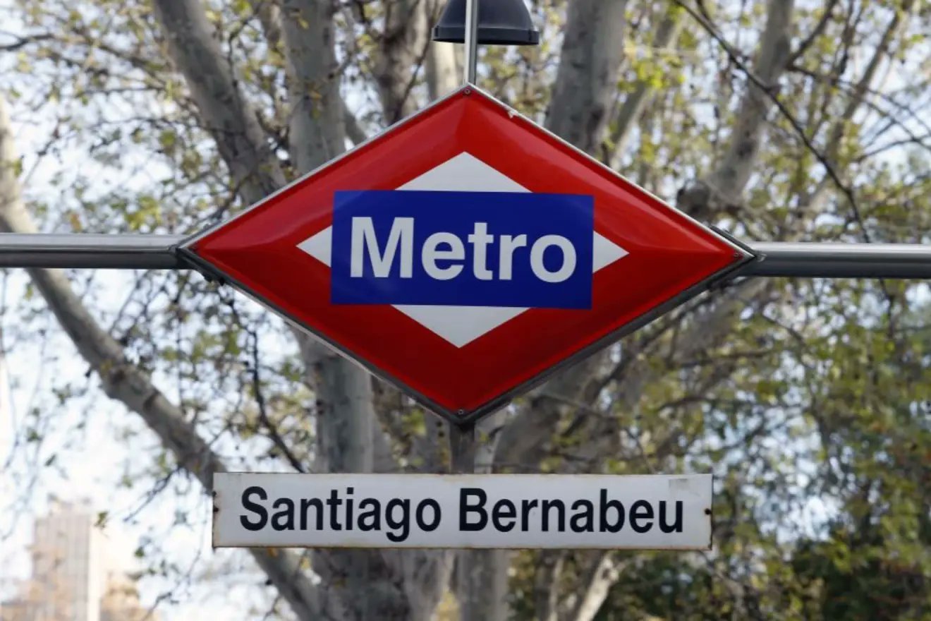 马卡报：马德里自治区政府已确认，球场翻新后，球场地铁站也将更名为“伯纳乌”，就像