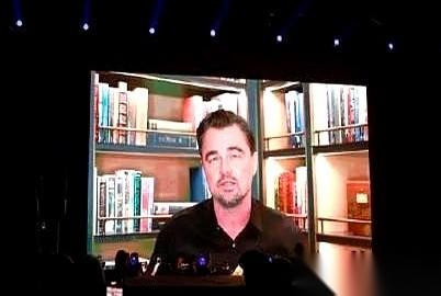 好莱坞巨星“小李子”，这次真栽了。
加州，棕榈泉国际电影节，主持人刚在台上念出他