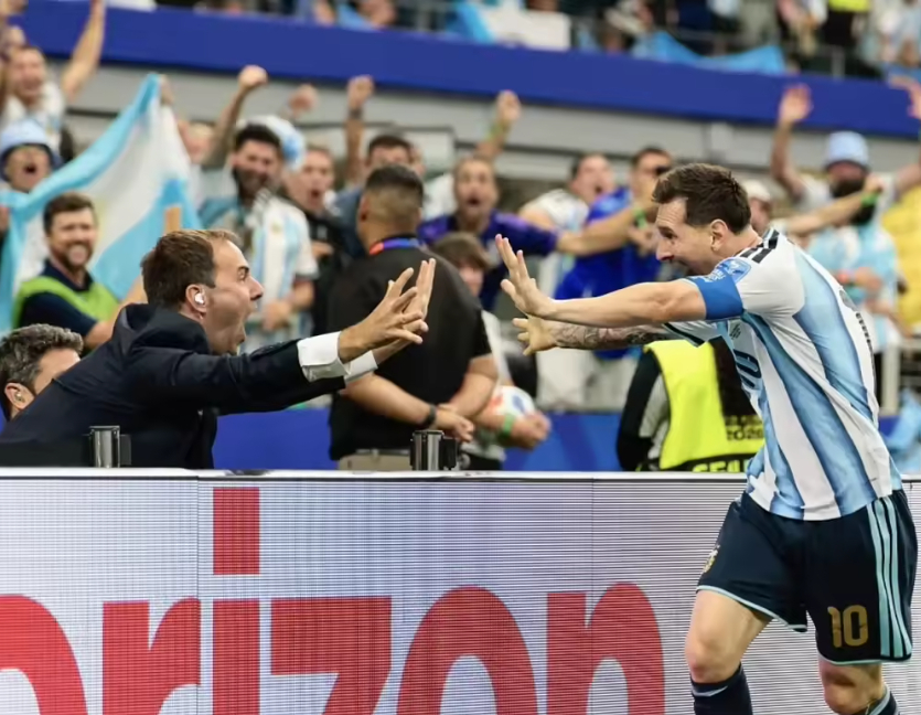 【“双手指天的姿势，我儿子和你一模一样” 😭🇦🇷】还记得在世界杯场边与梅西