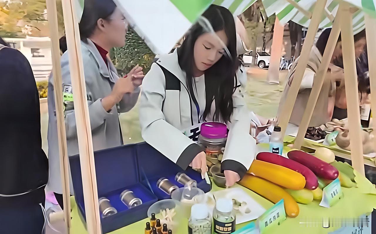 扬州大学太牛了！AI种蔬菜狠狠惊艳了。
 
扬州大学这场AI园艺成果展直接颠覆认