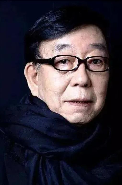 1983年，一位民工胡乱敲击饭盒的节奏被一个人无意间听到，谁曾想，就是这个敲饭盒