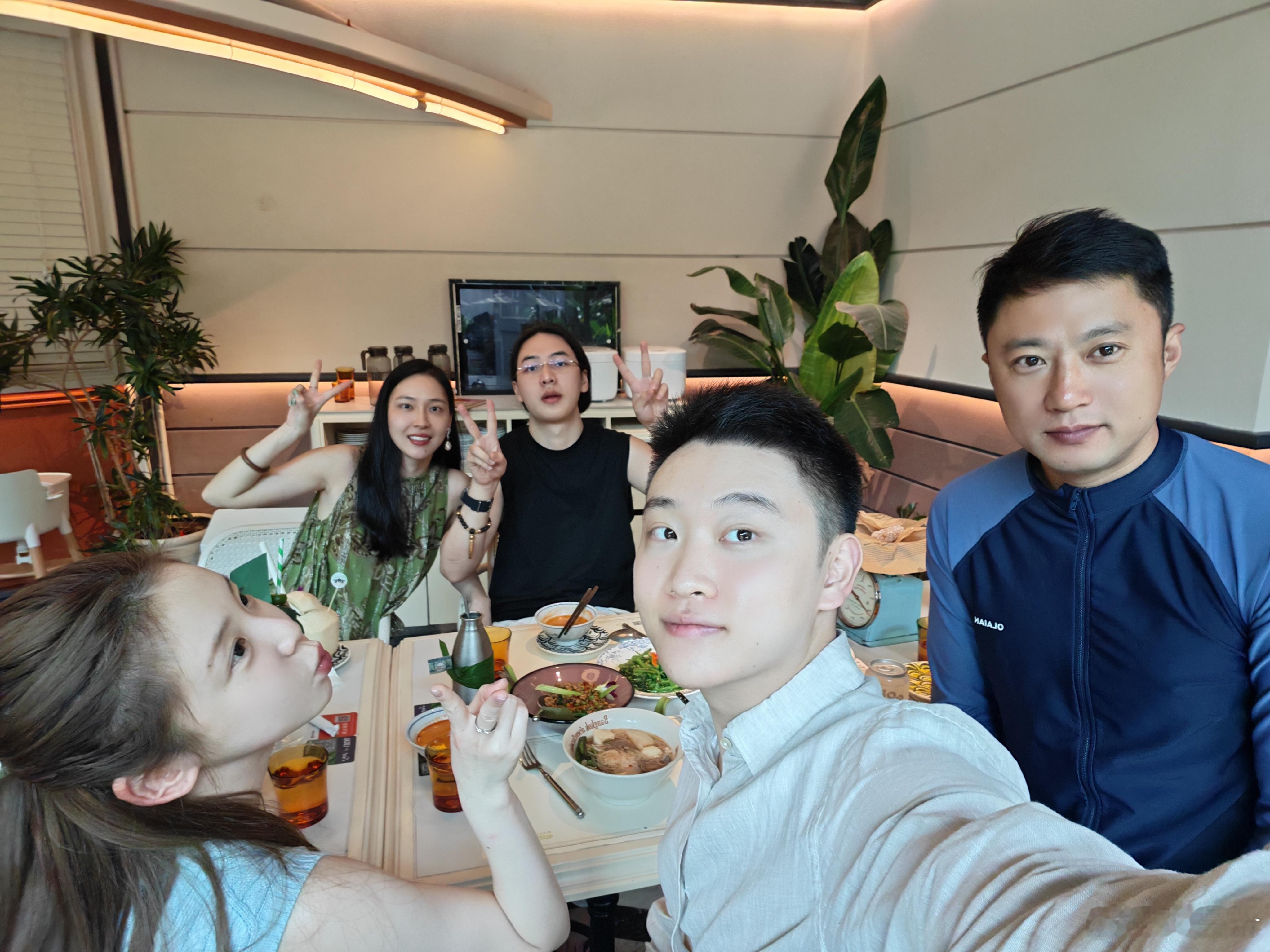 分享一些可可爱爱的日常[坏笑]小金鱼生日 这个小孩说话太可爱了 竟然会说那么多话
