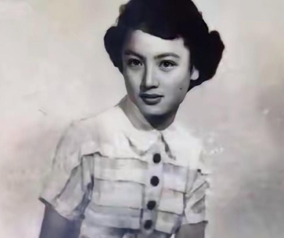 1975 年冬天，一个猎户在长白山发现了一具风化的女性遗骸，心里难受，可当他看到