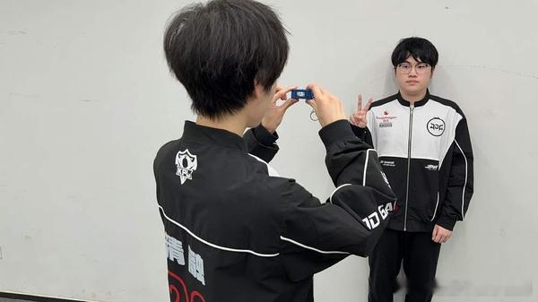JDG王者荣耀kpl2026kpl夏季赛北京jdg这个小清融给小寒拍照怎么一股宝