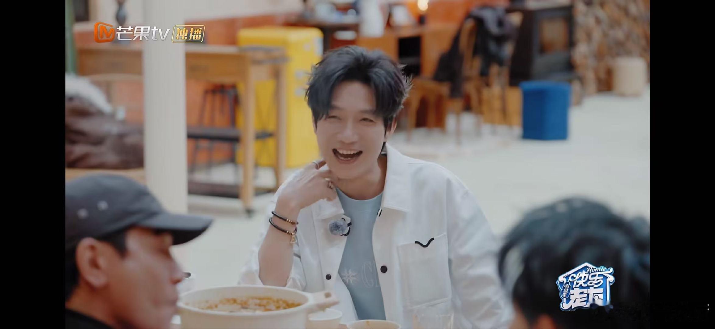 陈楚生平行时空主理人快乐老友记 快乐老友有风季平行世界那么多版本！陈楚生选的这版