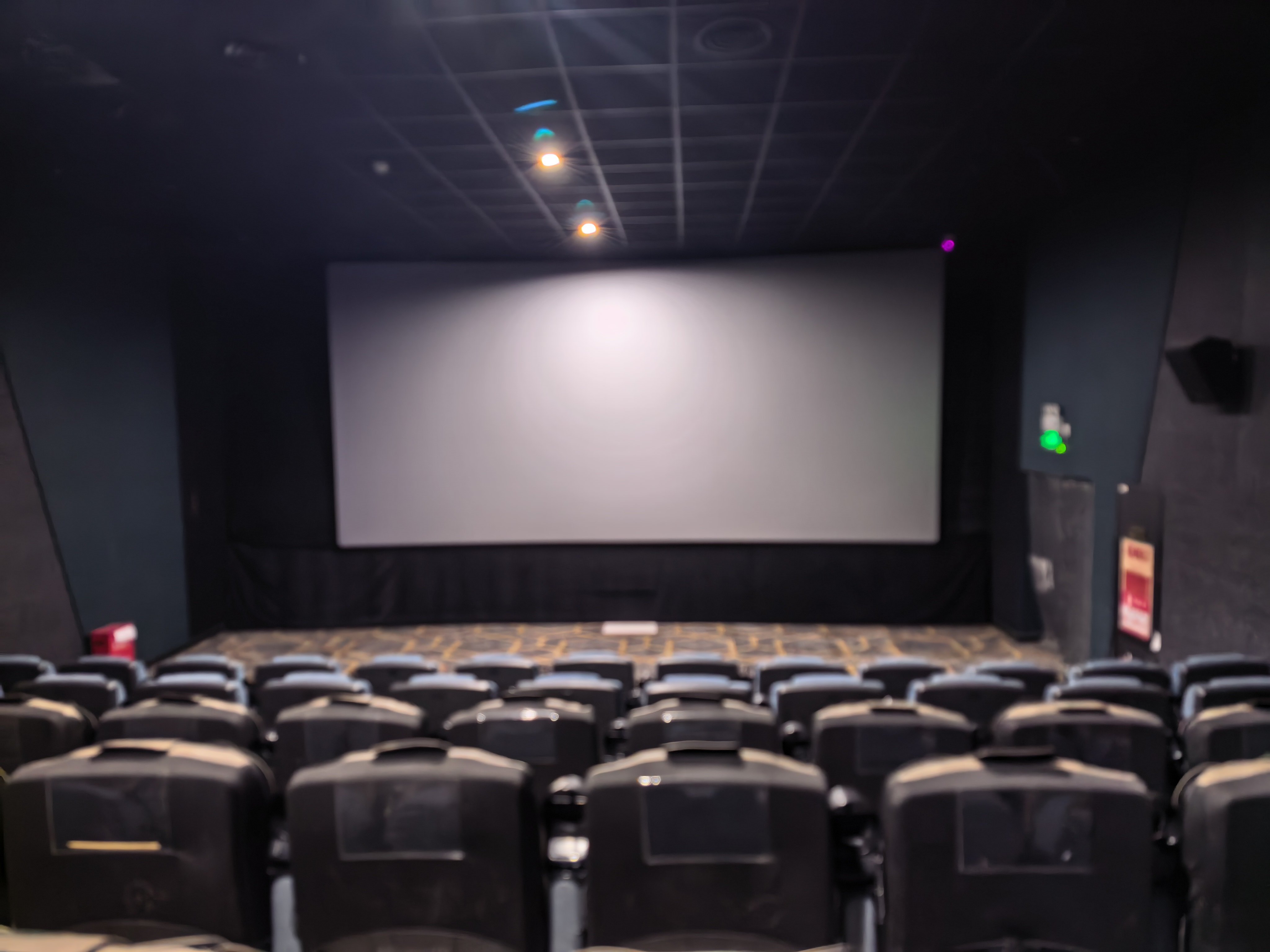 今日一人包场《再团圆》。跨年电影愿