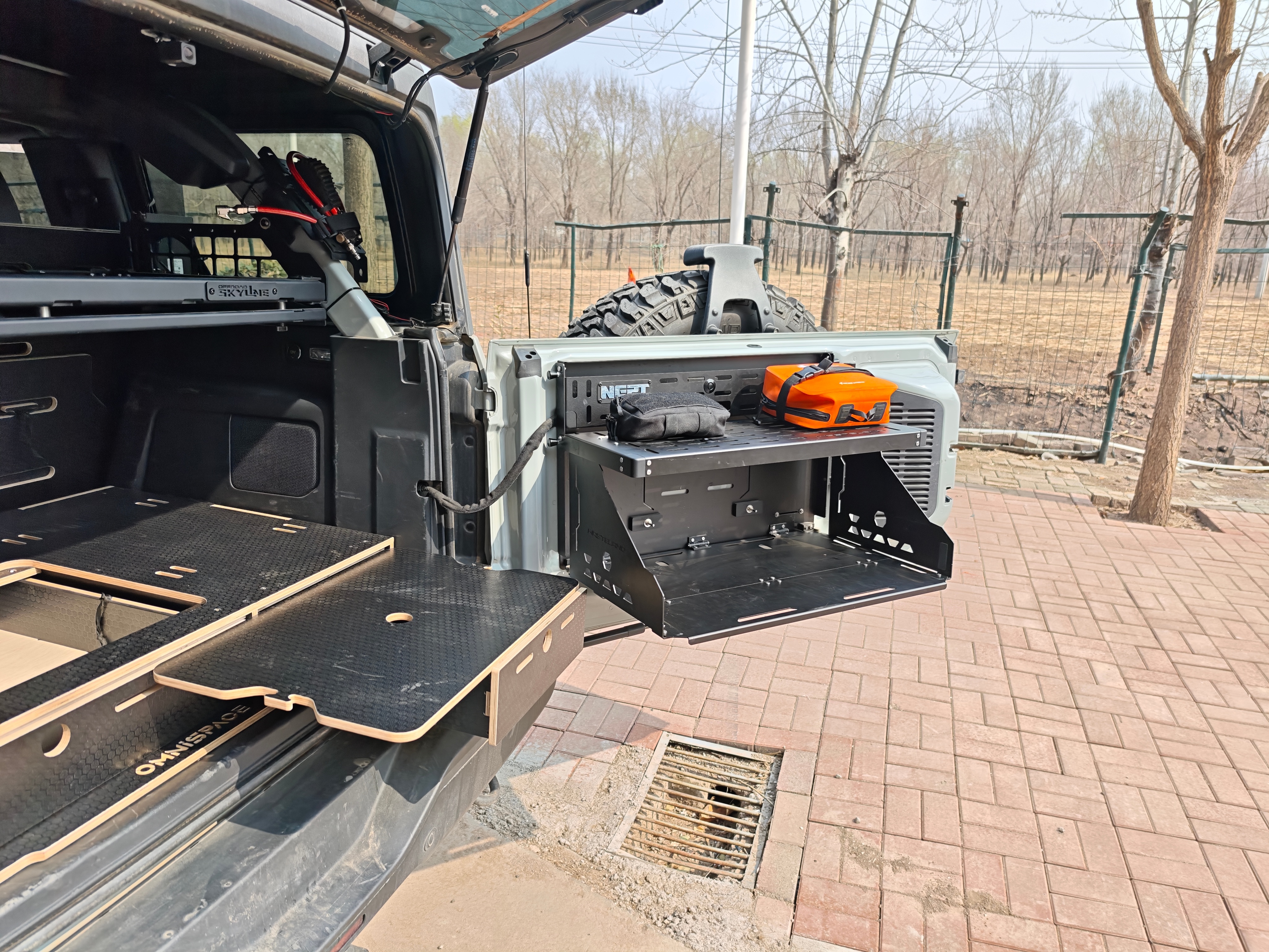 兄弟们，没忍住把的Bronco改了完美的硬派越野车宿营床车方案1.8米✖️1.2