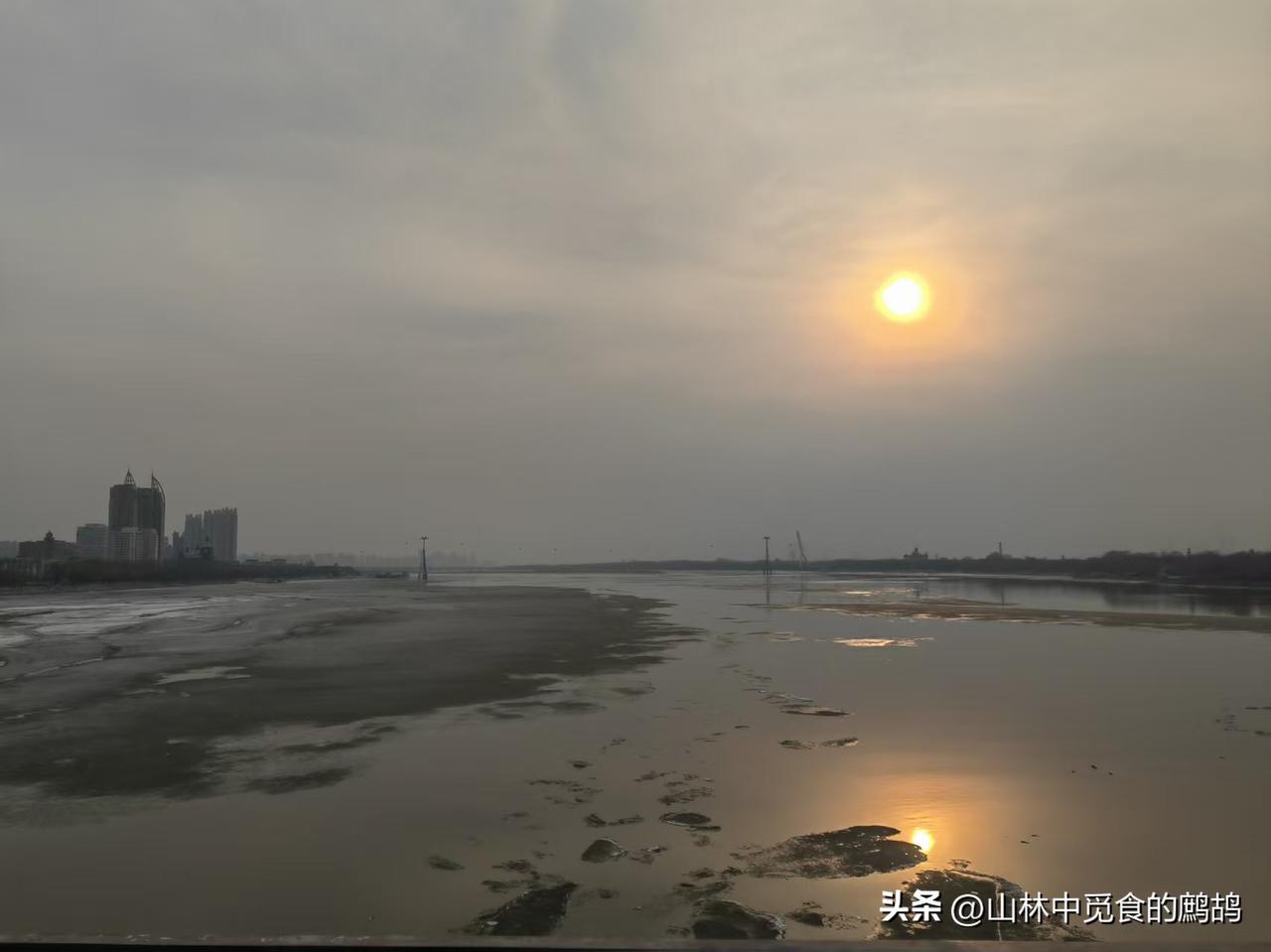 大学生毕业在城里面结婚安家了，再花大几十万回家建房，有没有必要？到底值不值？？