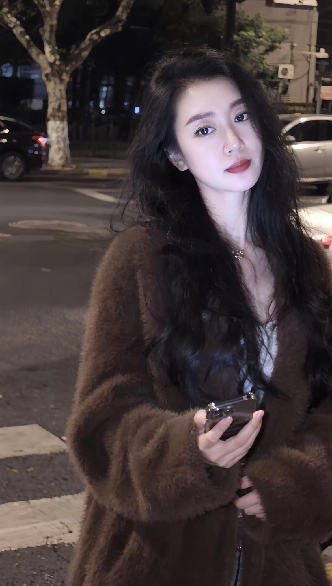 暗夜氛围感自拍 ai创作 玩法合伙人计划