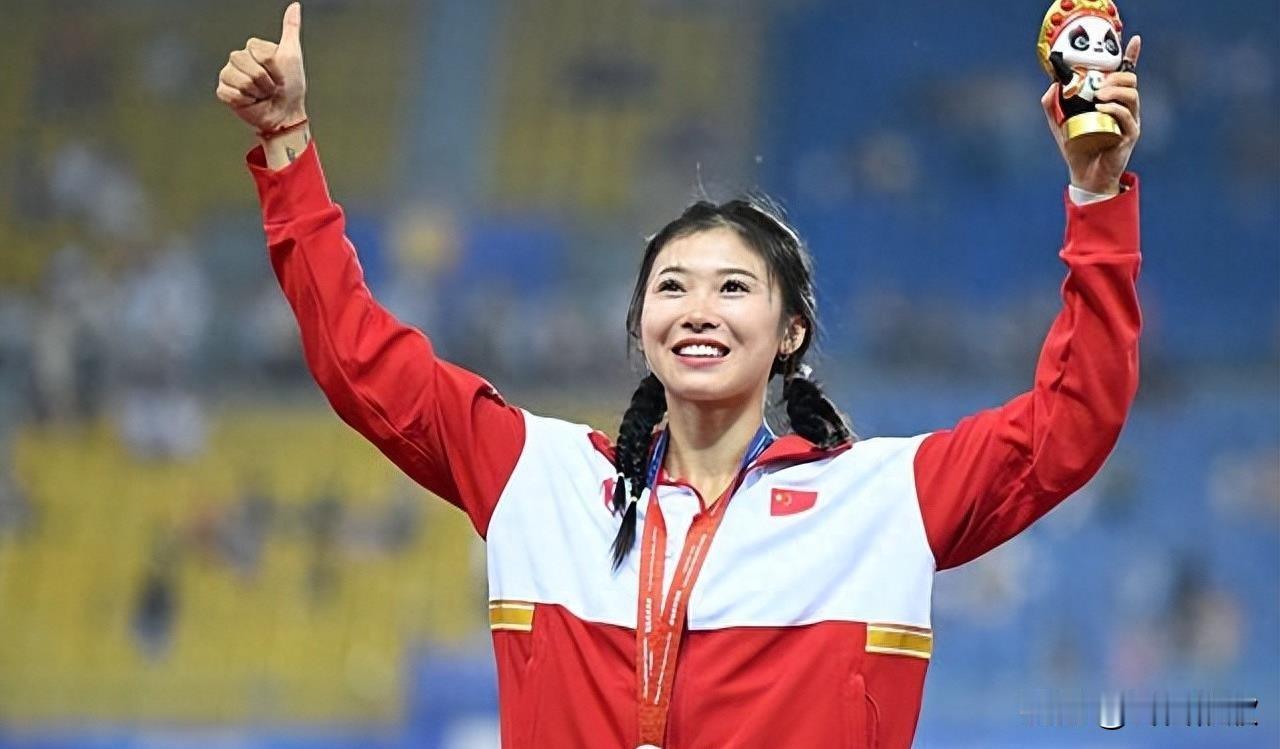 名古屋亚运女子100米栏预赛雨战，看点拉满。东道主两名选手福部真子、中岛瞳双双跑