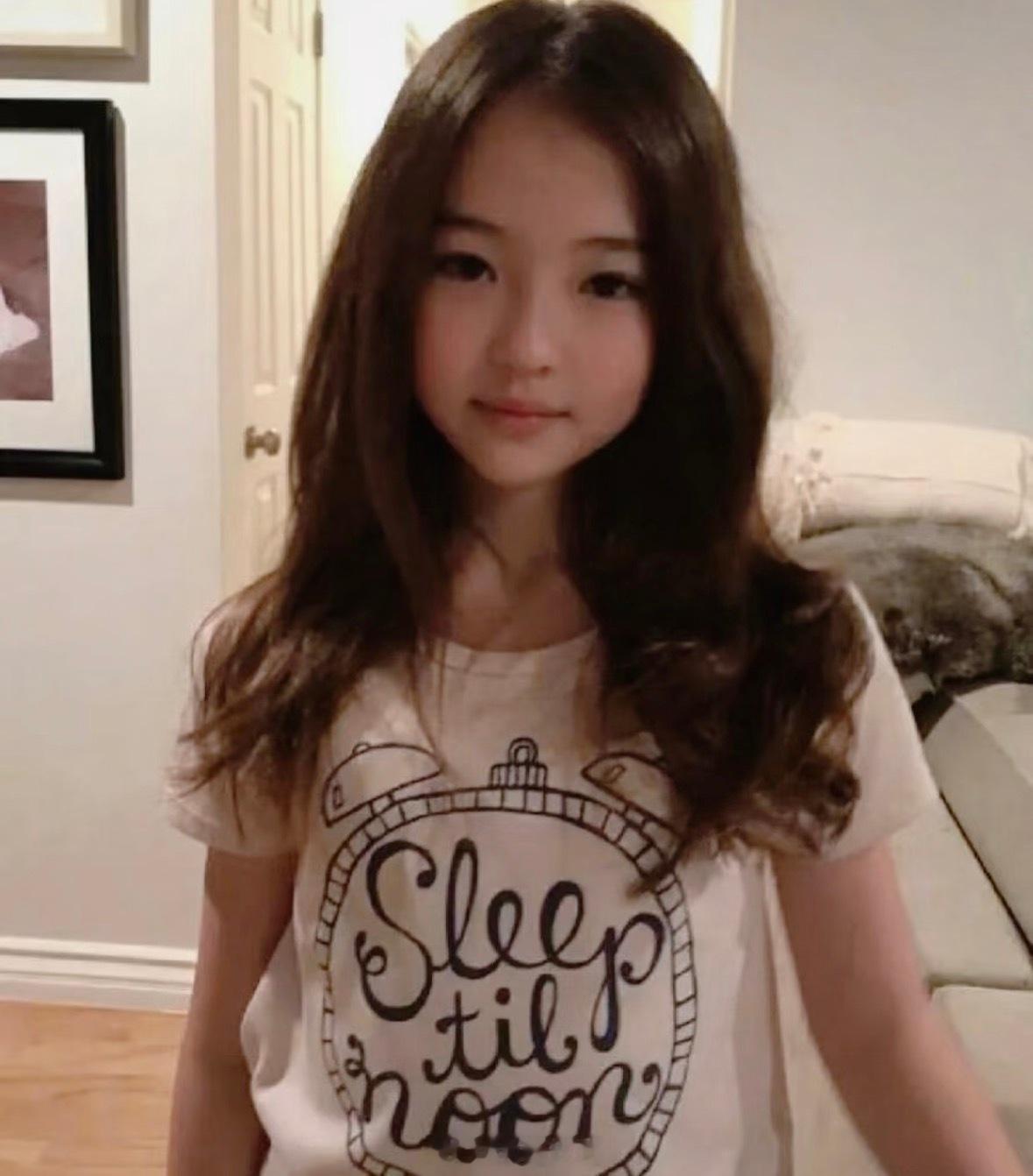 EllaGross小时候