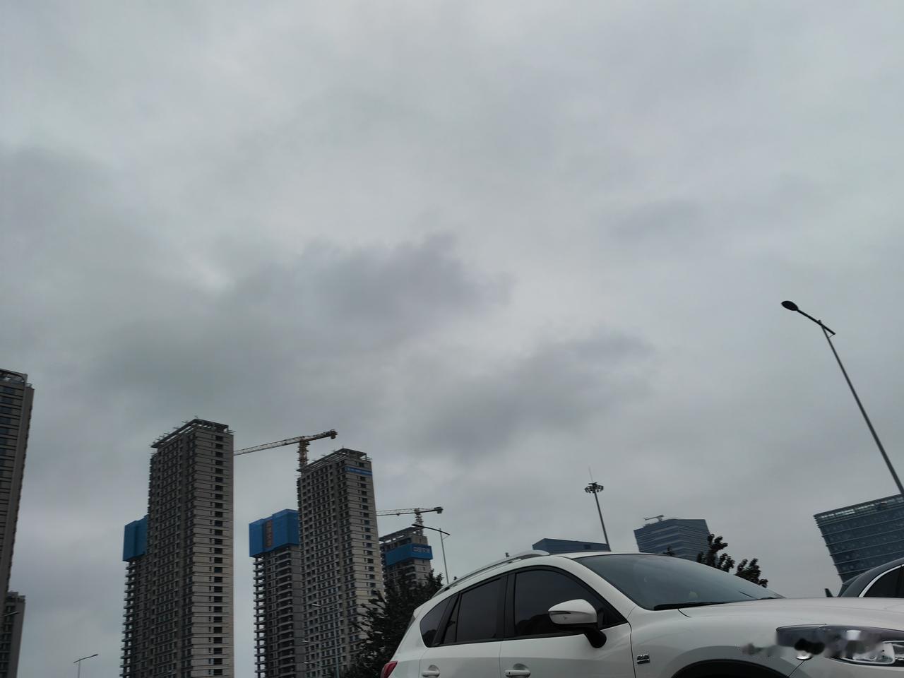 又是乌云密布，今年的天气这是怎么了？