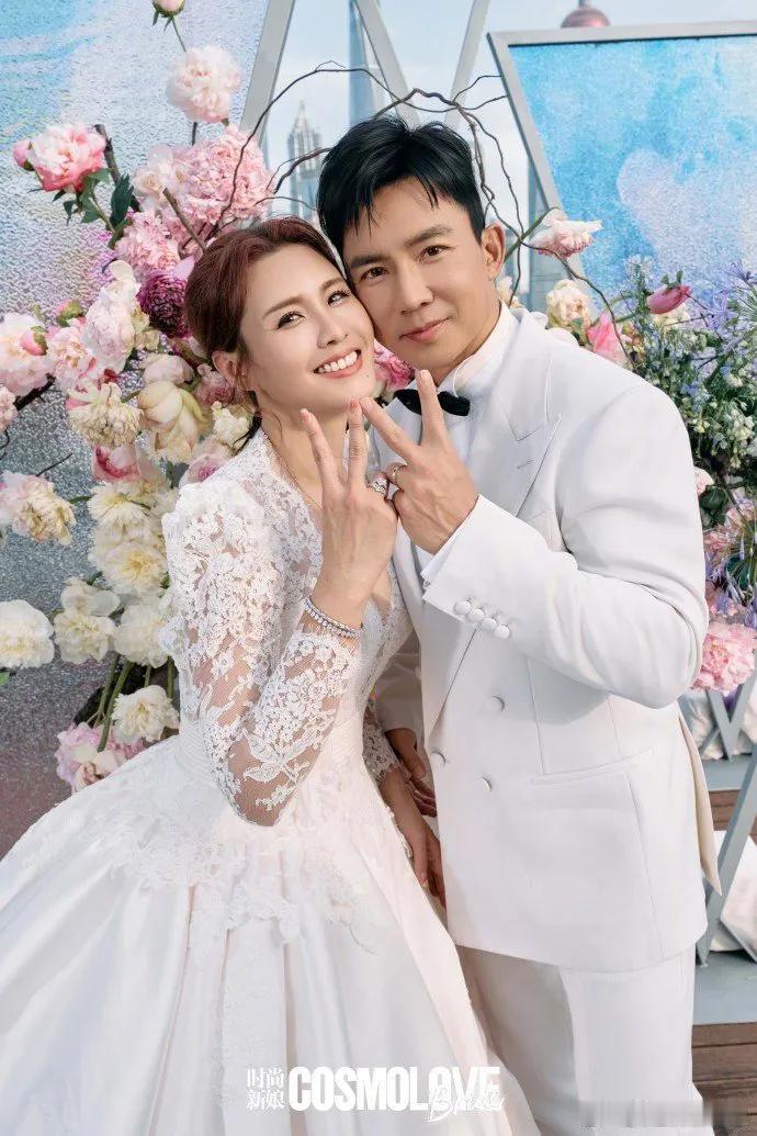 相伴18载，刘畊宏与王婉霏解锁全新婚纱大片！镜头里的两人笑意盈盈，满屏幸福感藏不