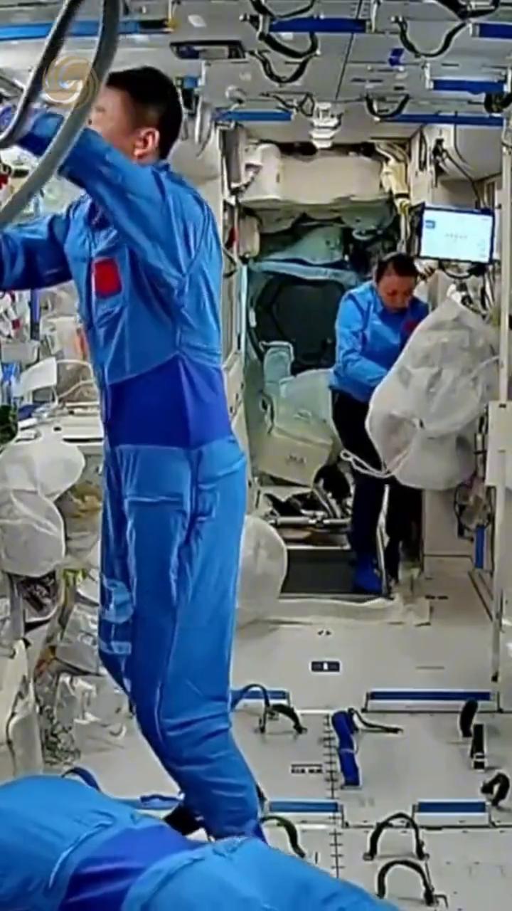神舟二十三号乘组最新画面。
中国载人航天工程办公室发布神舟二十三号乘组最新视频。