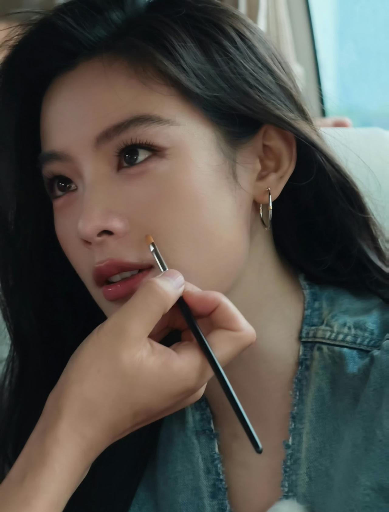 我的大观园陈丽君潘婷护发代言人陈丽君雅诗兰黛护肤先锋代言人 

如果君君在你对面
