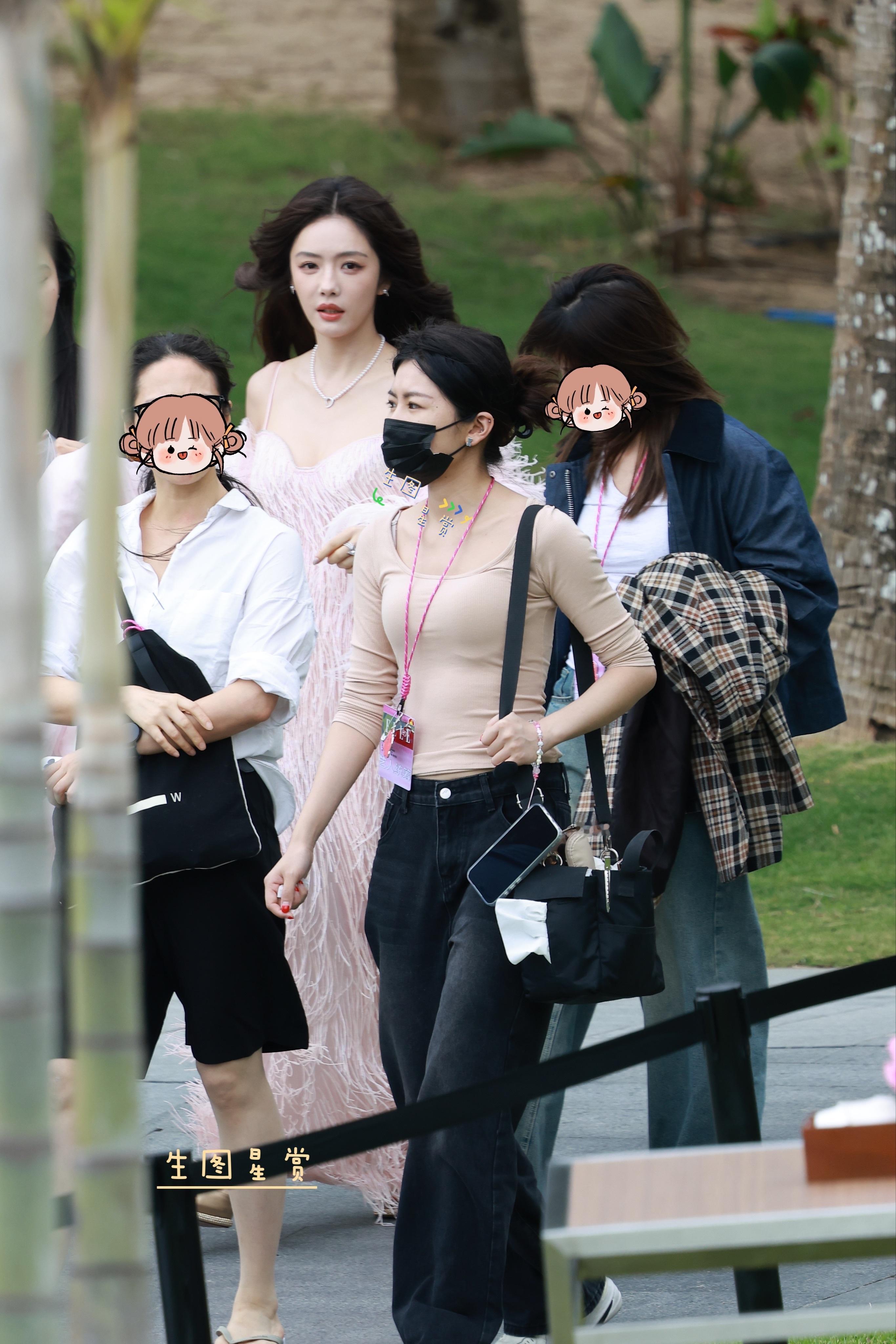 蔡文静ELLE风尚大典上班一眼出众的仙女哇🧚‍♀️[期待]女明星ELLE出图蔡