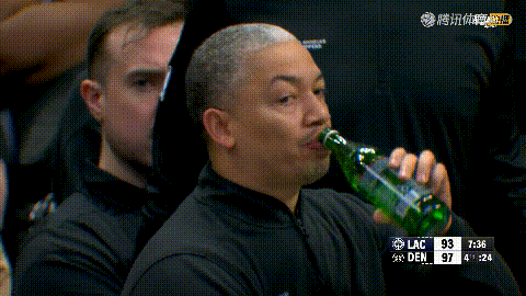 泰伦卢很理智[笑哭]
快船主教练卢赛后对裁判的判罚感到不满，但他很理智地选择不公